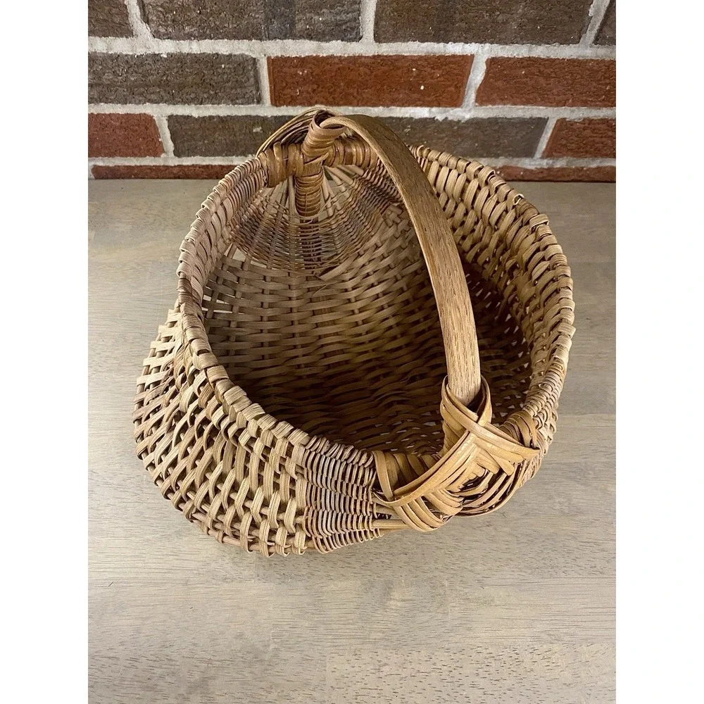 Vintage Primitive Hand Woven Split Oak Buttocks Handle Egg Gathering Basket 1985